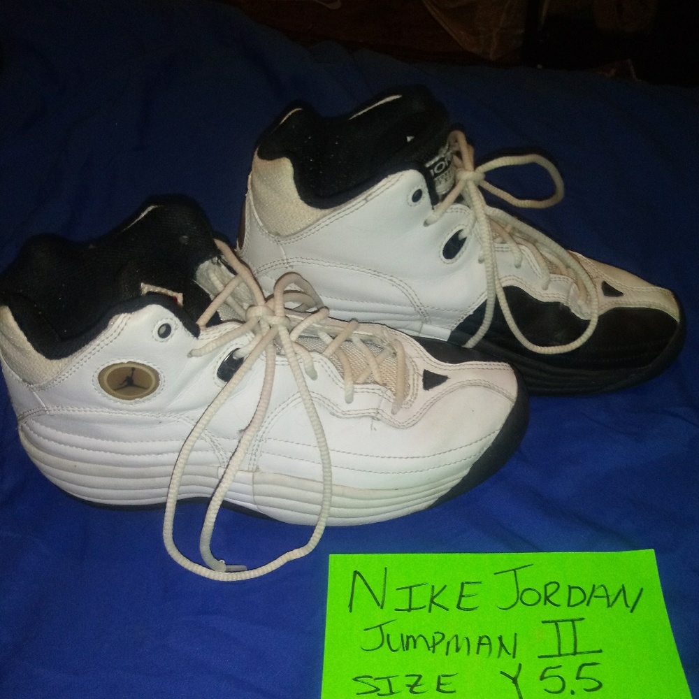 NIKE JORDAN